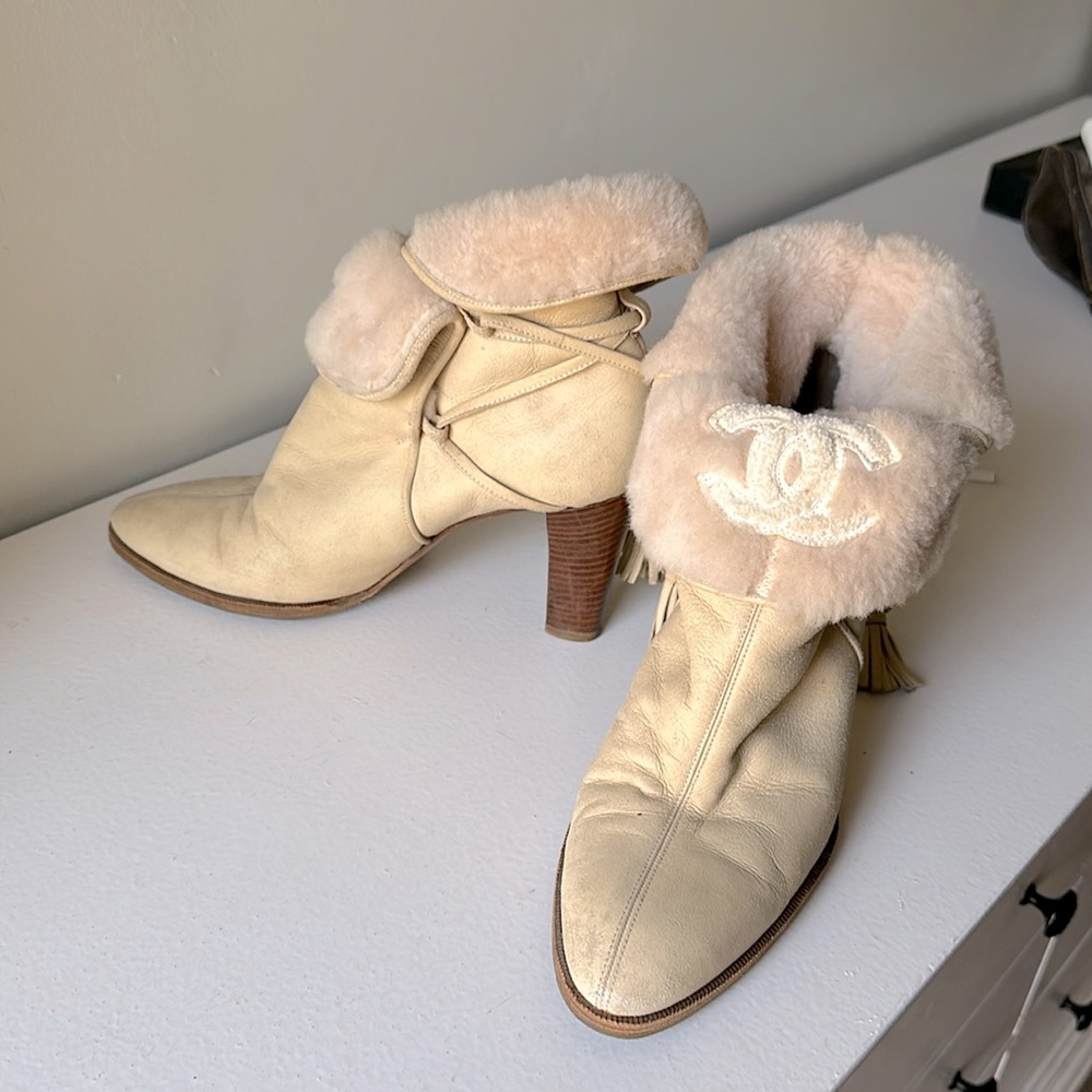 CHANEL Vintage Authentic Fur Leather Boots size 41